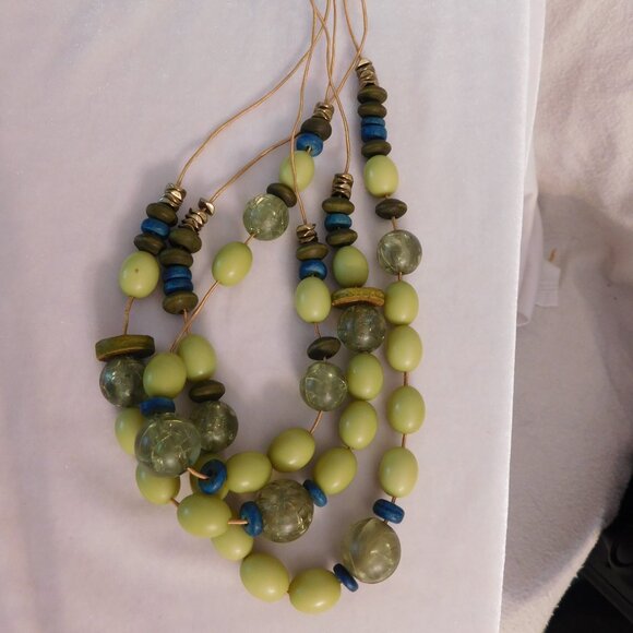 Ladies Coldwater Creek 3 Strand Beaded Necklace - Picture 2 of 3